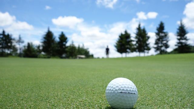 Close-up of a golfball on a putting green