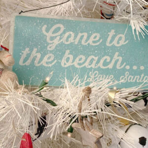 Christmas themed 'gone to the beach' sign