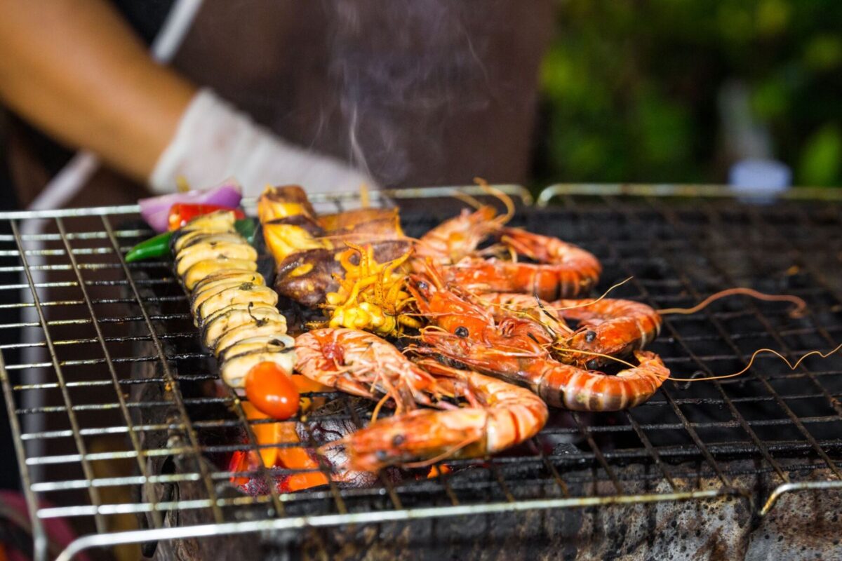 Variety of seafood displayed on a grill. 